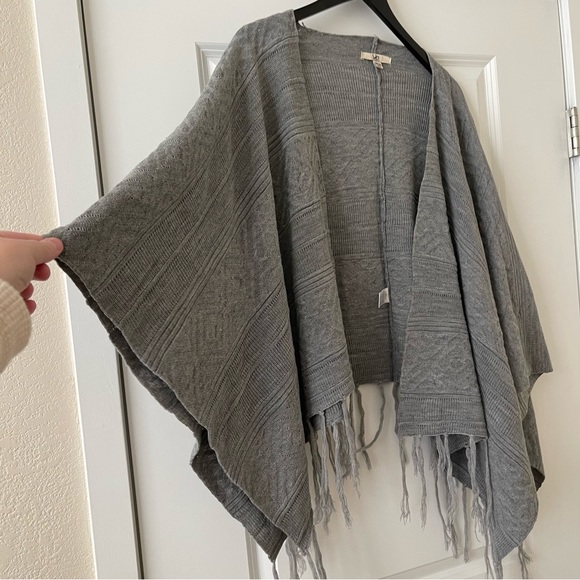 Grey sweater/kimono - Picture 5 of 6